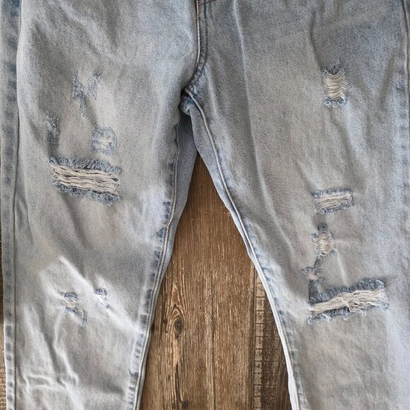 Kancan Women's Jeans RN#144635. Size 3/25 Factory distressed/ripped - Picture 3 of 9